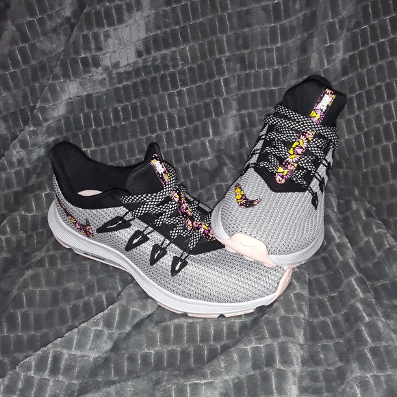 Nike running shoes - Picture 1 of 4
